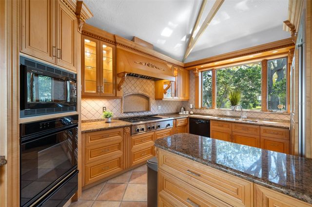 205 25TH AVENUE NE, St Petersburg, FL 33704