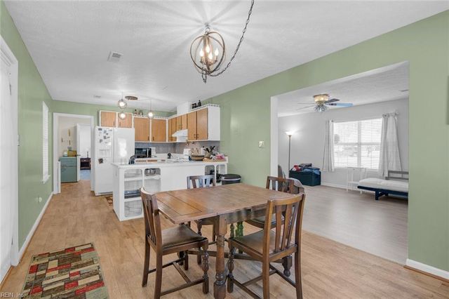 124 Woodside DR, Williamsburg, VA 23185