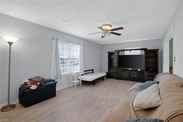 124 Woodside DR, Williamsburg, VA 23185