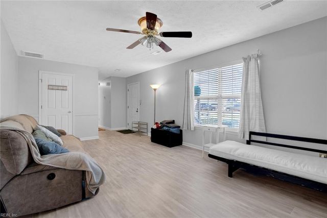 124 Woodside DR, Williamsburg, VA 23185