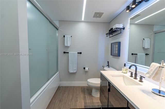 19501 W Country Club Dr 1011, Aventura, FL 33180