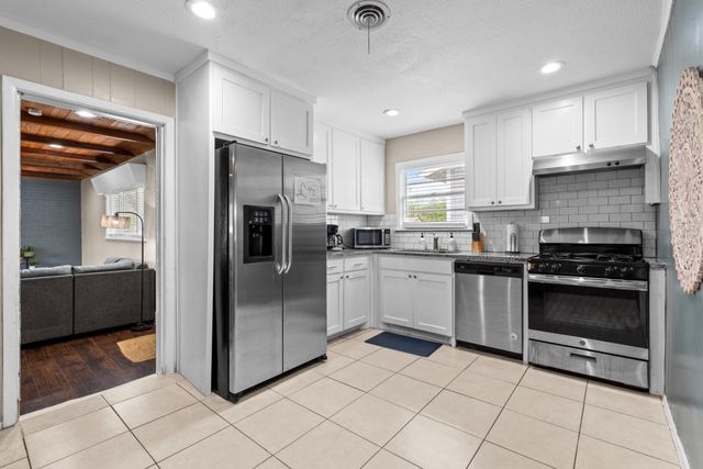 1110 Park Street, Arlington, TX 76011