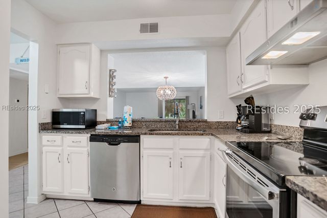 15 Deallyon Ave Apt 1, Hilton Head Island, SC 29928