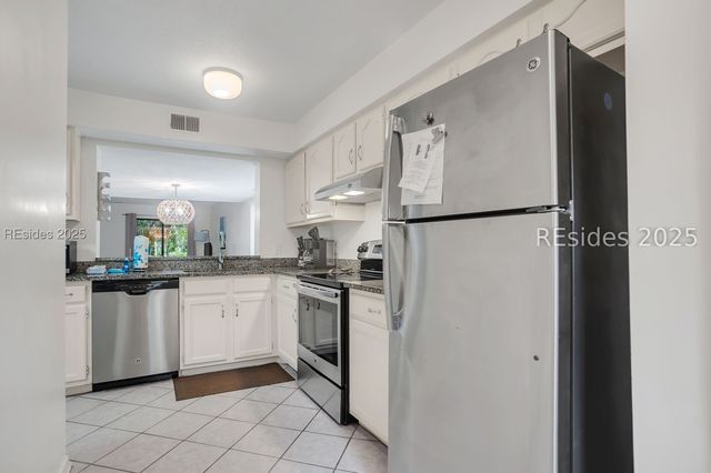 15 Deallyon Ave Apt 1, Hilton Head Island, SC 29928