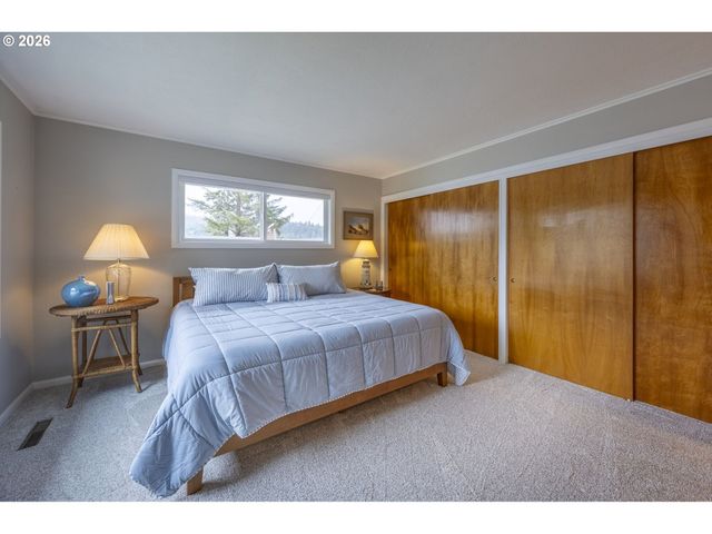 2170 Ne LAKE Dr, Lincoln City, OR 97367