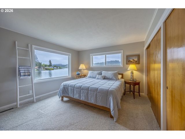 2170 Ne LAKE Dr, Lincoln City, OR 97367