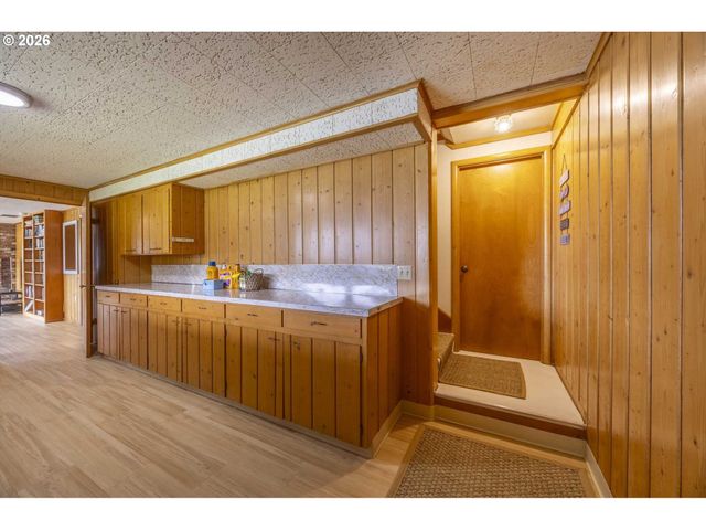 2170 Ne LAKE Dr, Lincoln City, OR 97367