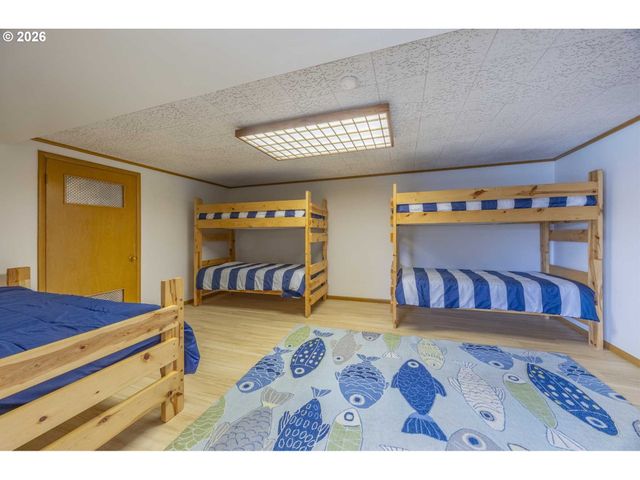 2170 Ne LAKE Dr, Lincoln City, OR 97367