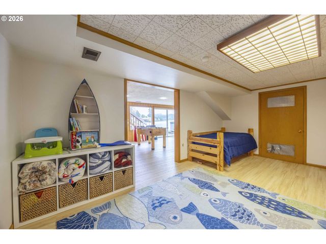 2170 Ne LAKE Dr, Lincoln City, OR 97367