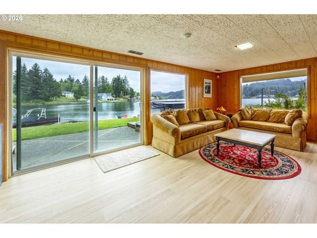 2170 Ne LAKE Dr, Lincoln City, OR 97367