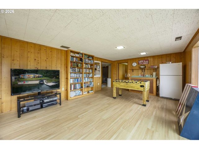 2170 Ne LAKE Dr, Lincoln City, OR 97367