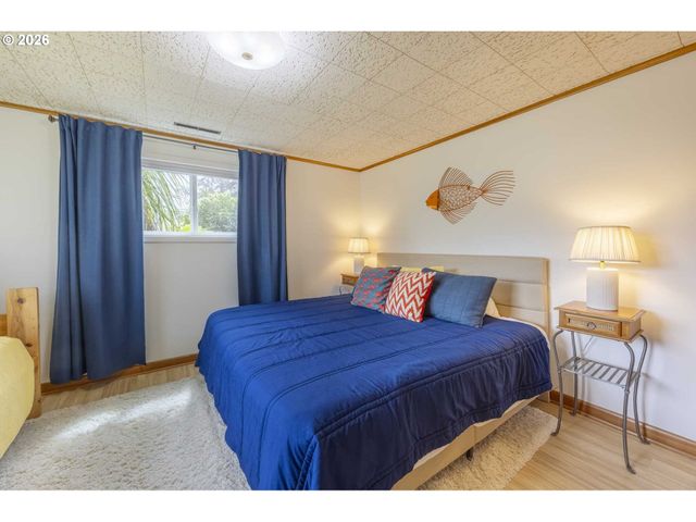 2170 Ne LAKE Dr, Lincoln City, OR 97367
