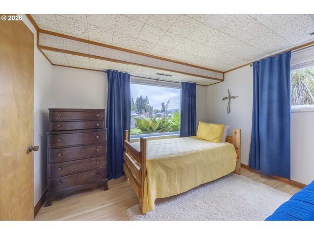 2170 Ne LAKE Dr, Lincoln City, OR 97367