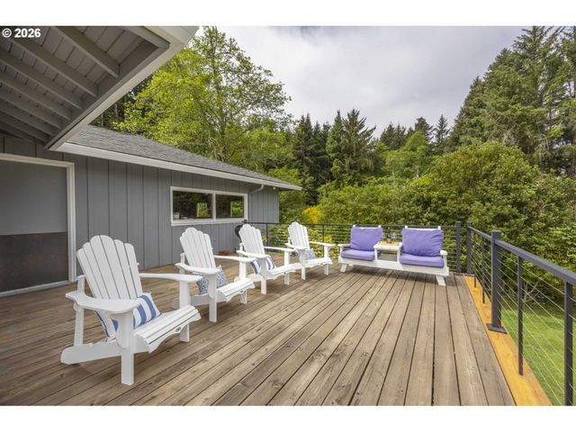2170 Ne LAKE Dr, Lincoln City, OR 97367