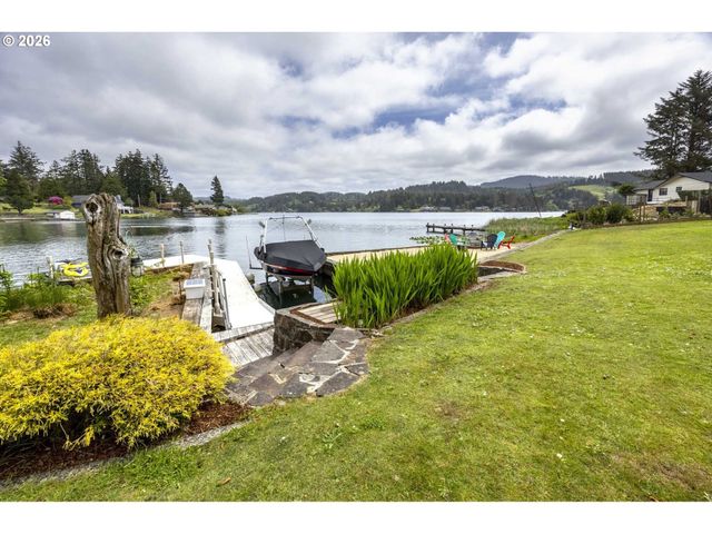 2170 Ne LAKE Dr, Lincoln City, OR 97367