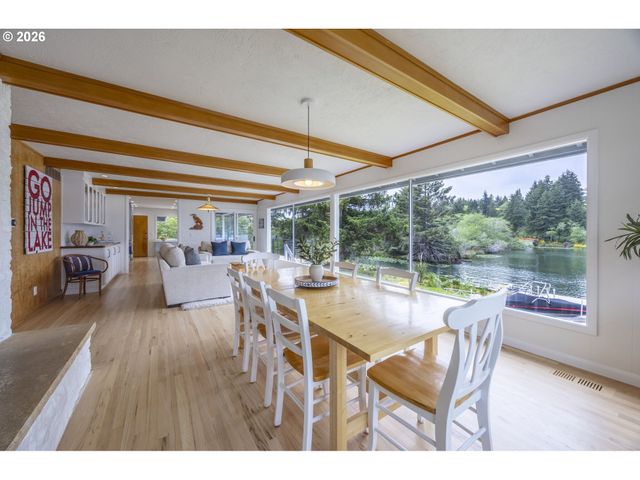 2170 Ne LAKE Dr, Lincoln City, OR 97367