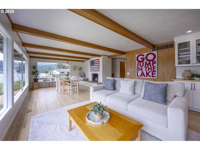 2170 Ne LAKE Dr, Lincoln City, OR 97367