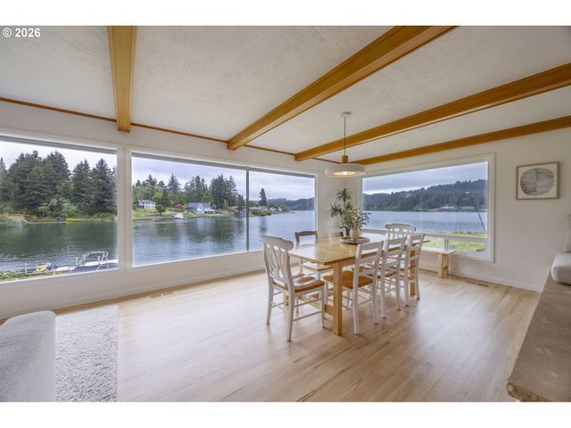 2170 Ne LAKE Dr, Lincoln City, OR 97367