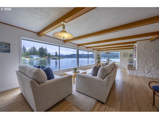 2170 Ne LAKE Dr, Lincoln City, OR 97367