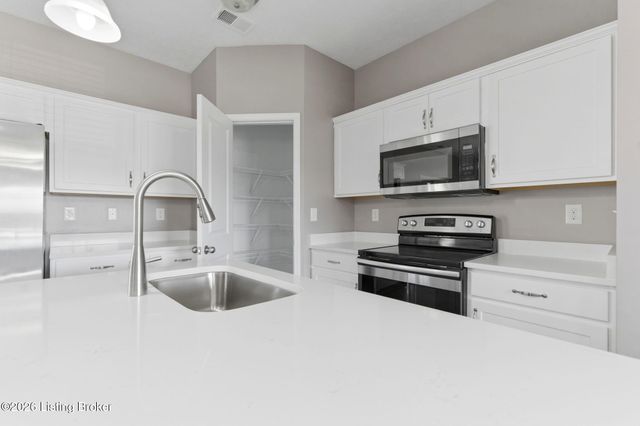 9901 Amarillo Ct, Louisville, KY 40291