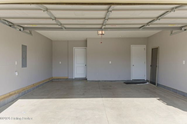 9901 Amarillo Ct, Louisville, KY 40291