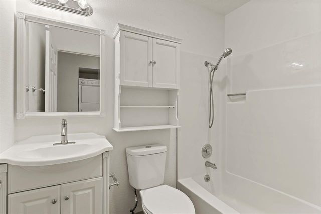 222 N Hutchinson Rd, Spokane Valley, WA 99212