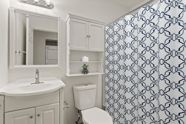 222 N Hutchinson Rd, Spokane Valley, WA 99212