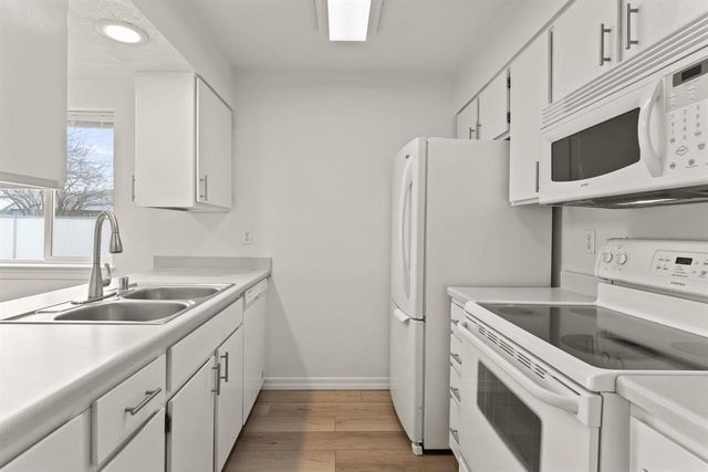 222 N Hutchinson Rd, Spokane Valley, WA 99212