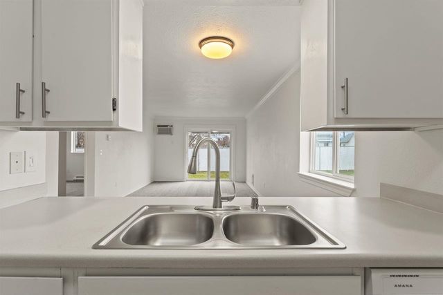 222 N Hutchinson Rd, Spokane Valley, WA 99212