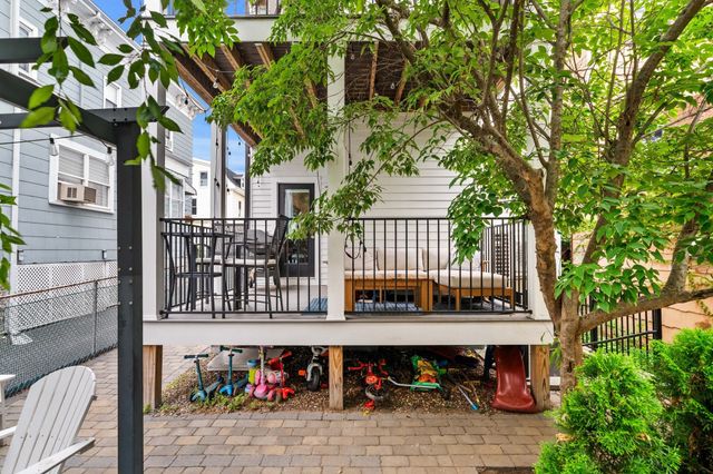 559 East 5th 1, Boston, MA 02127