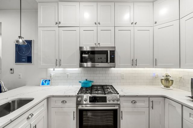 559 East 5th 1, Boston, MA 02127