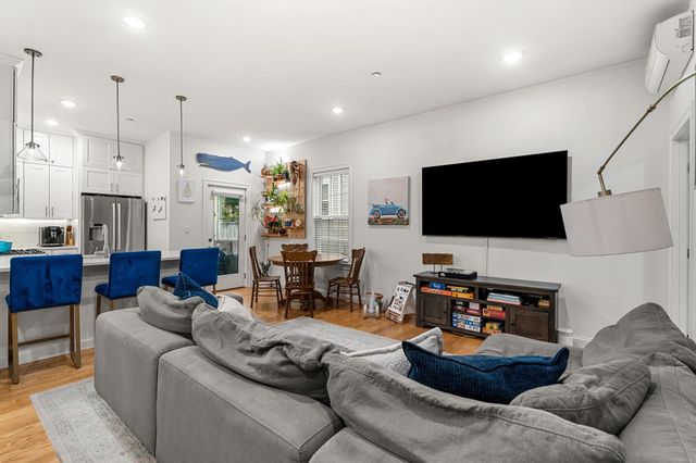 559 East 5th 1, Boston, MA 02127