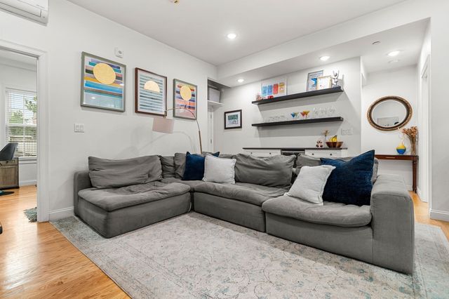 559 East 5th 1, Boston, MA 02127