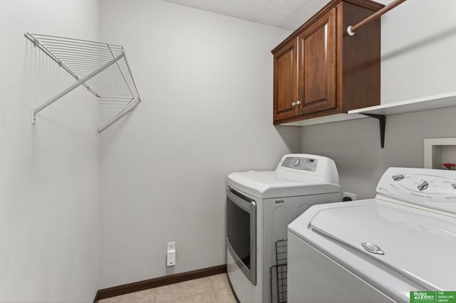 8123 S 107th Street, La Vista, NE 68128