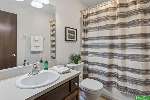 8123 S 107th Street, La Vista, NE 68128
