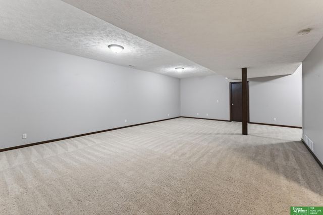 8123 S 107th Street, La Vista, NE 68128