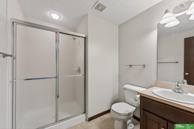 8123 S 107th Street, La Vista, NE 68128