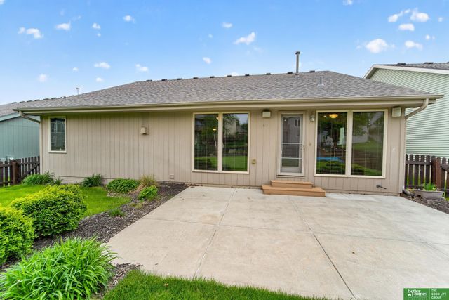 8123 S 107th Street, La Vista, NE 68128