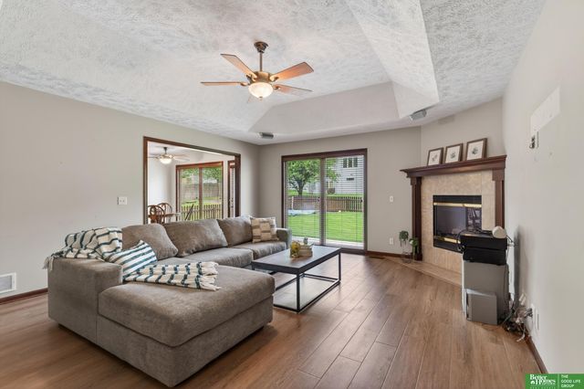 8123 S 107th Street, La Vista, NE 68128