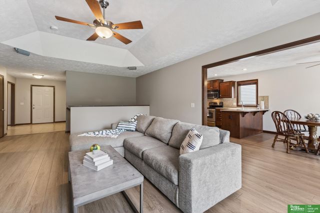 8123 S 107th Street, La Vista, NE 68128
