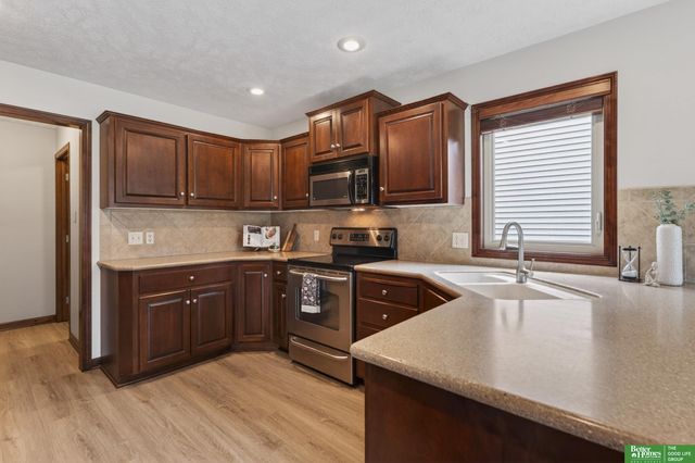 8123 S 107th Street, La Vista, NE 68128