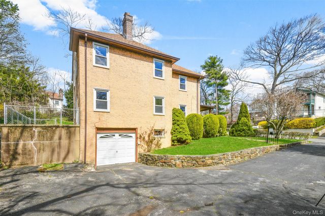 10 Harrison Drive, Larchmont, NY 10538
