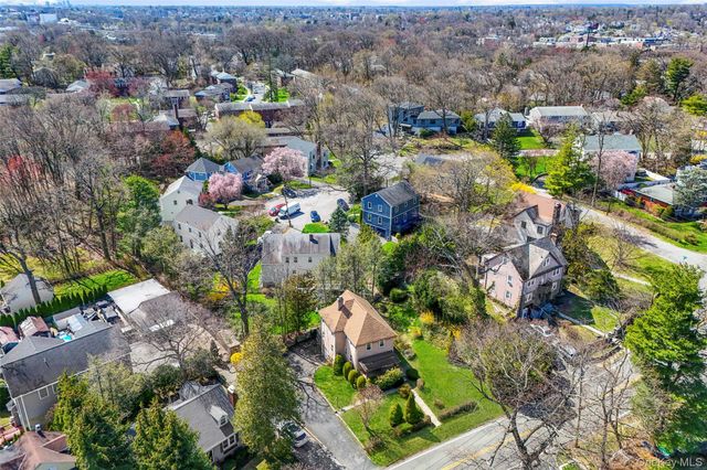 10 Harrison Drive, Larchmont, NY 10538