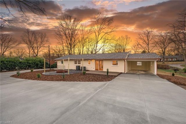 731 Quarterstaff Road, Winston-salem, NC 27104