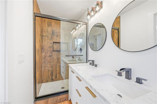 731 Quarterstaff Road, Winston-salem, NC 27104