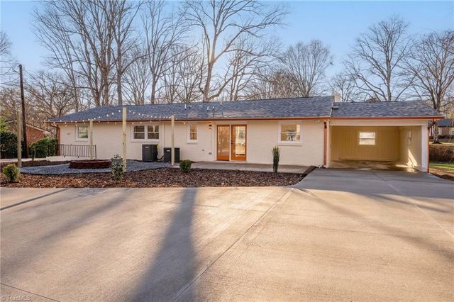 731 Quarterstaff Road, Winston-salem, NC 27104