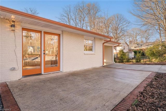 731 Quarterstaff Road, Winston-salem, NC 27104