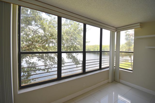 2768 S Carambola Circle S 302, Coconut Creek, FL 33066