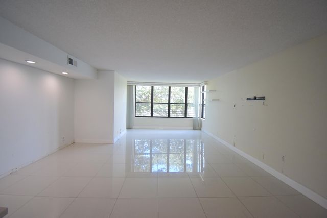 2768 S Carambola Circle S 302, Coconut Creek, FL 33066