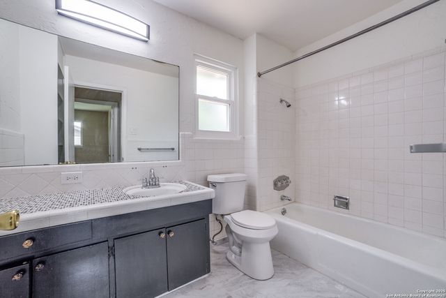3323 Old Frg, San Antonio, TX 78230